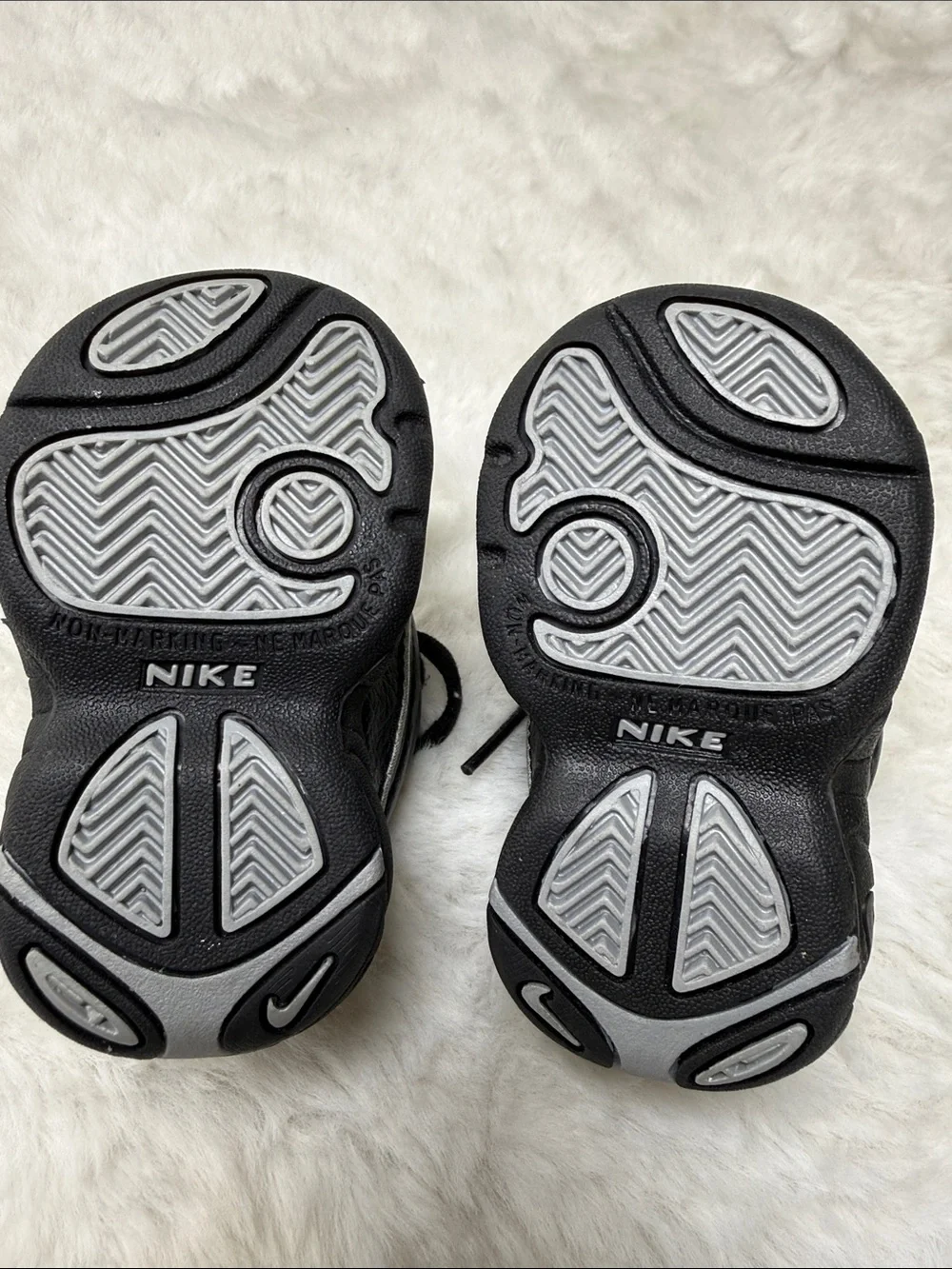 Nike Flight Team TD Infant Baby Basketball Shoes 2C Black Silver Leather Sneaker
